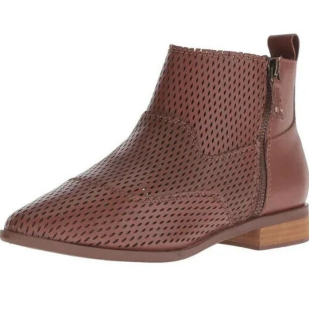 Kelsi Dagger Brooklyn Womens Alaska Brown Leather Perforated Ankle Booties Sz 6